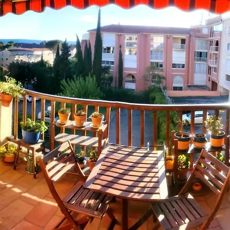 Apartment Le Ciel Bleu - Vue Mer, Toute A Pied Et Commerce Frejus